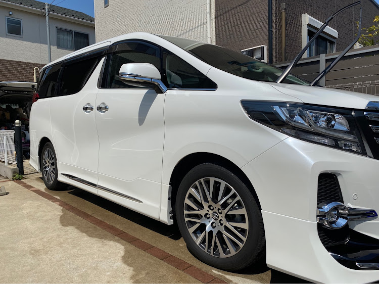 エリプレさんが投稿したアルファード30・車好きと繋がりたい・クルマ好き・コロナウイルスに負けるな・DIYに関するカスタム事例の投稿画像1枚目