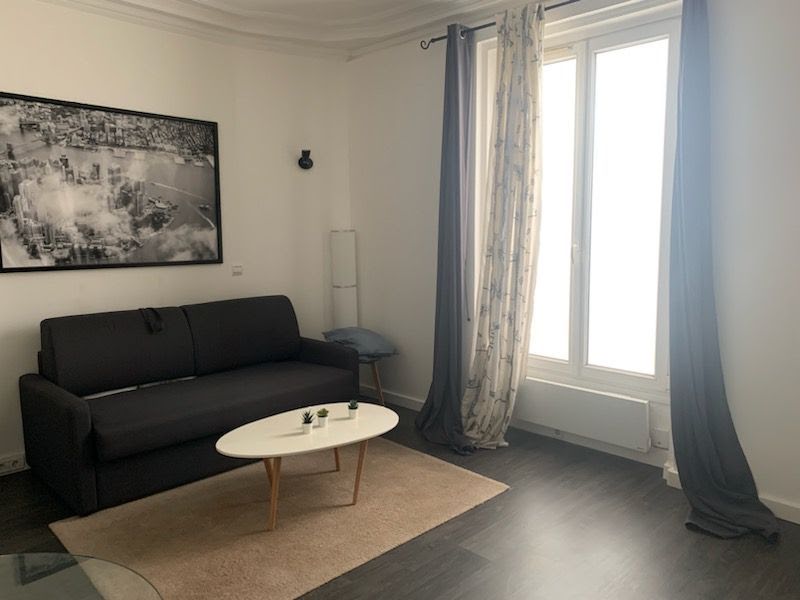 Location  appartement 1 pièce 25 m² à Courbevoie (92400), 950 €