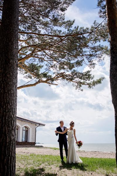 Wedding photographer Kseniya Tkachenko (fotovnsk). Photo of 3 May 2019