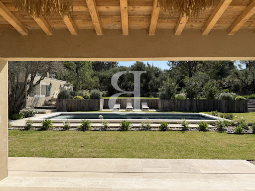 Villa with pool and garden 3