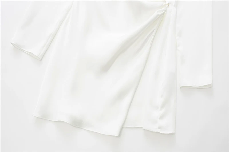 Title 2, Seiden-Satin-Kleid mit unregelmäßigem Rock und ...