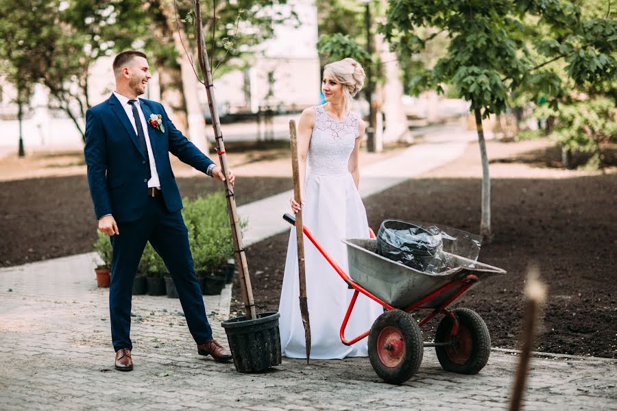 Fotógrafo de casamento Aleksandr Demin (demin-foto46). Foto de 27 de maio 2019