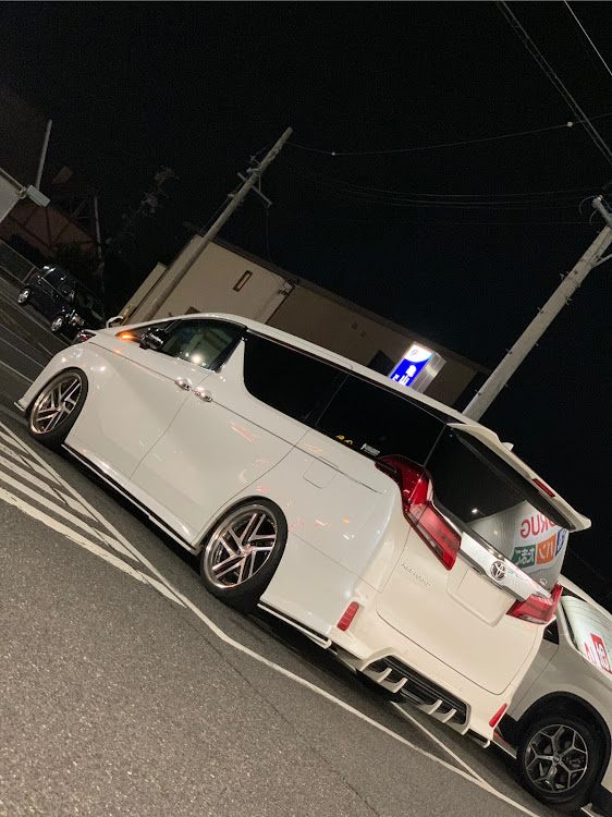 アルファードのAVANZAREに関するカスタム事例の投稿画像1枚目