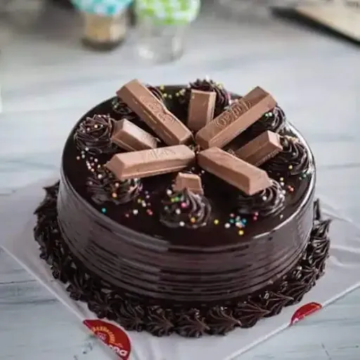 Eggless Chocolate KitKat Cake [900 Grams]