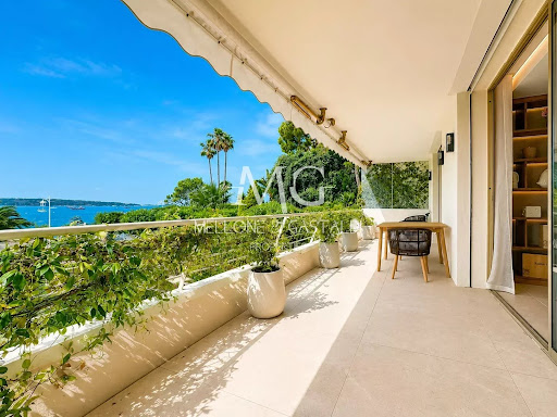 Seaside apartment with terrace 3
