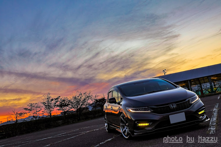ジェイドのめざせPickupcars・APS-C機でもやれる😎・夕焼けハンター・秋桜と愛車・カメ活ドライブに関するカスタム事例の投稿画像1枚目