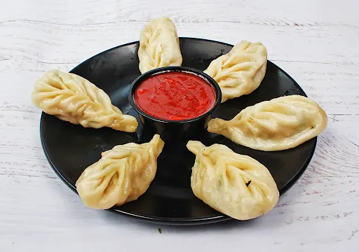 Classic Steamed Chicken Momos [8 Pieces]
