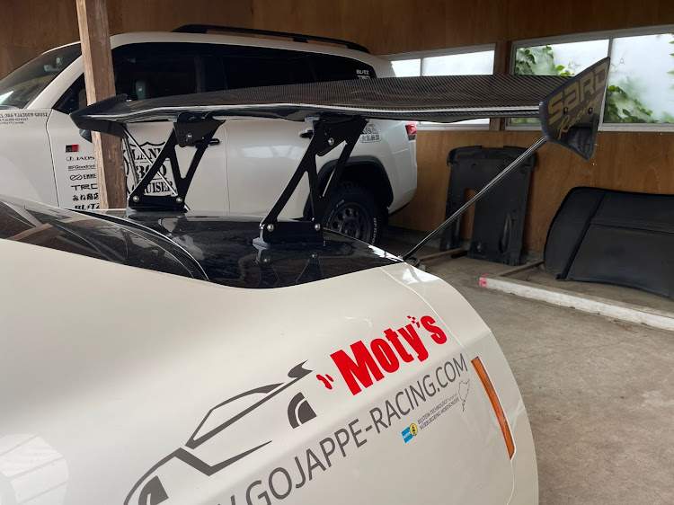 NISSAN GT-Rの爆烈チューニング中😆・ルックス勝負・SARD GTウイング・爆変したルックス・ご近所フォロワーさんに感謝😘に関するカスタム事例の投稿画像5枚目