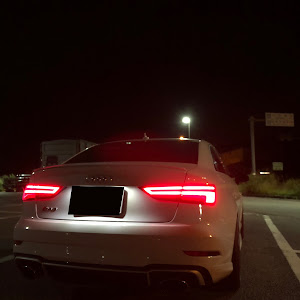 RS3 セダン