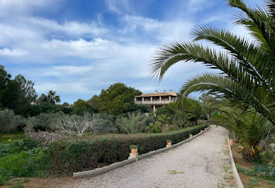 Villa with pool and terrace 4