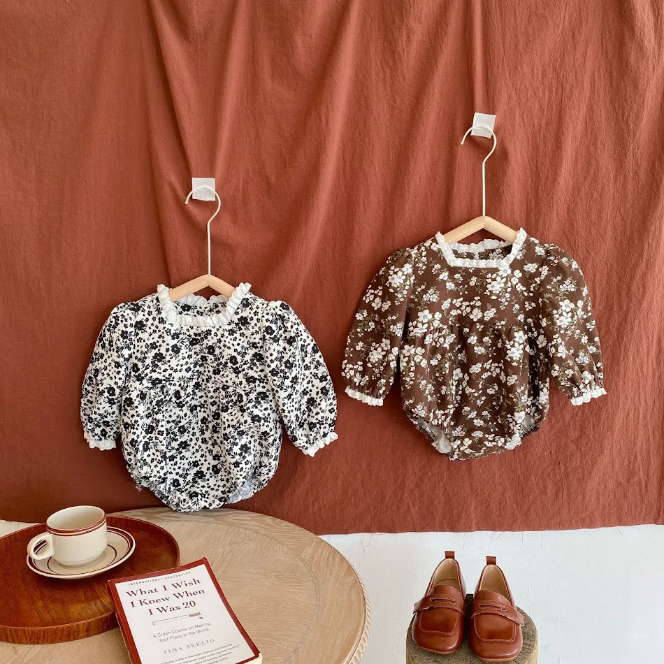 Robe longue florale en coton pour bébé fille, manches longues, douce et confortable, parfaite pour le printemps et l'été, look adorable garanti.