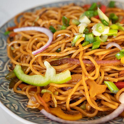 VEG HAKKA NOODLES 