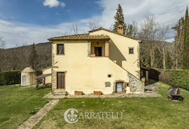 Farmhouse with outbuildings and garden 5