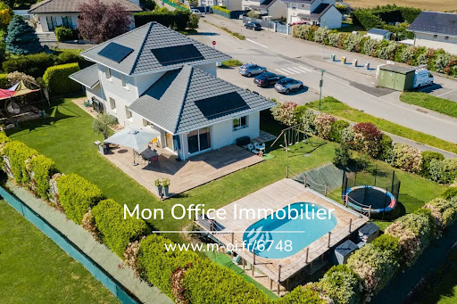 Maison avec piscine et terrasse 1