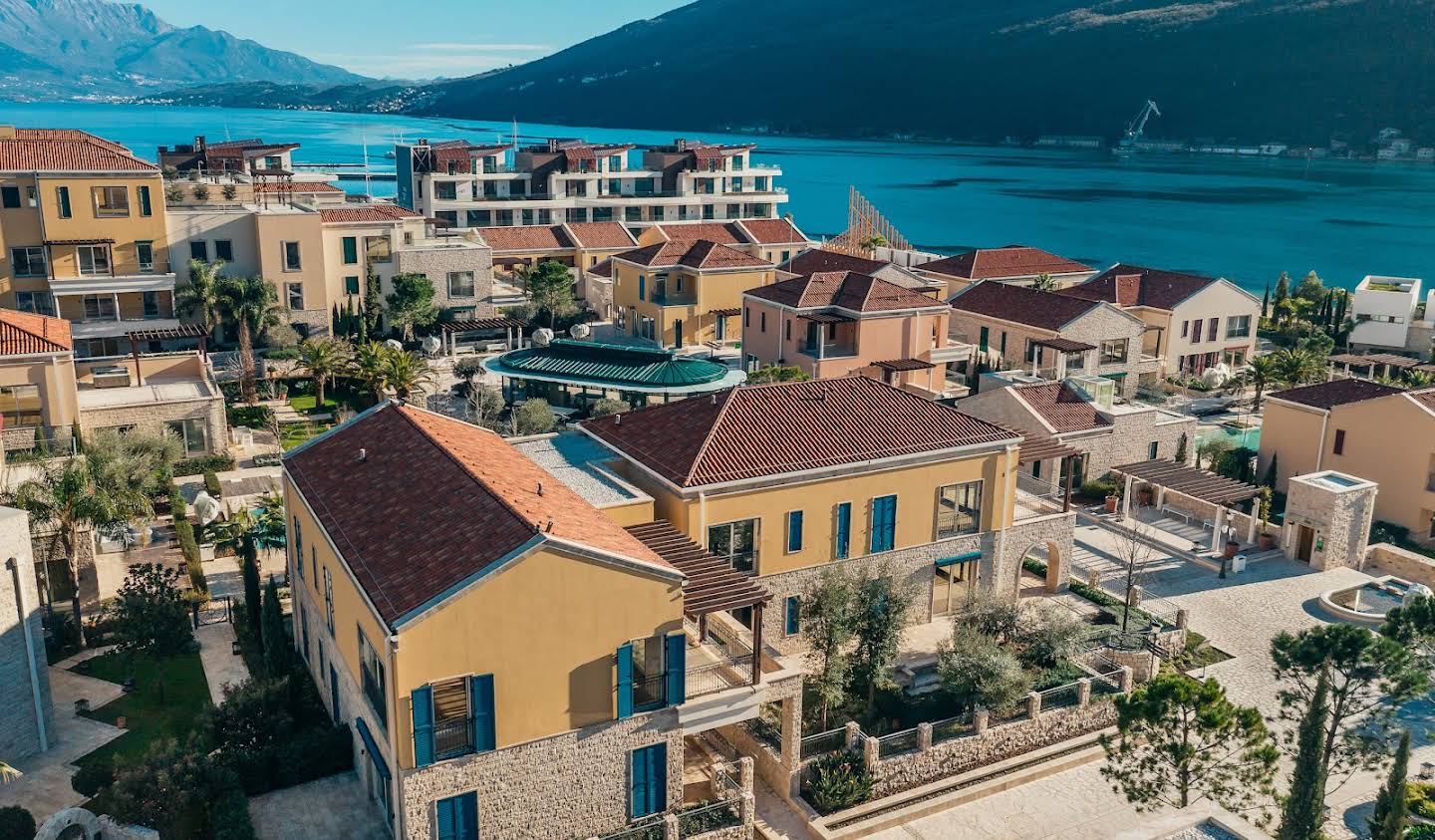 Appartement avec terrasse et piscine Herceg Novi