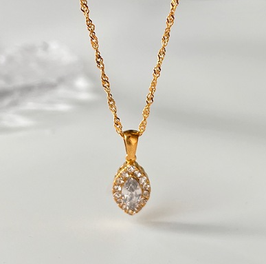 Olijfvormige titanium stalen ketting met paardenoog zirkonia, volledig geboord, voor een stijlvolle en opvallende uitstraling.