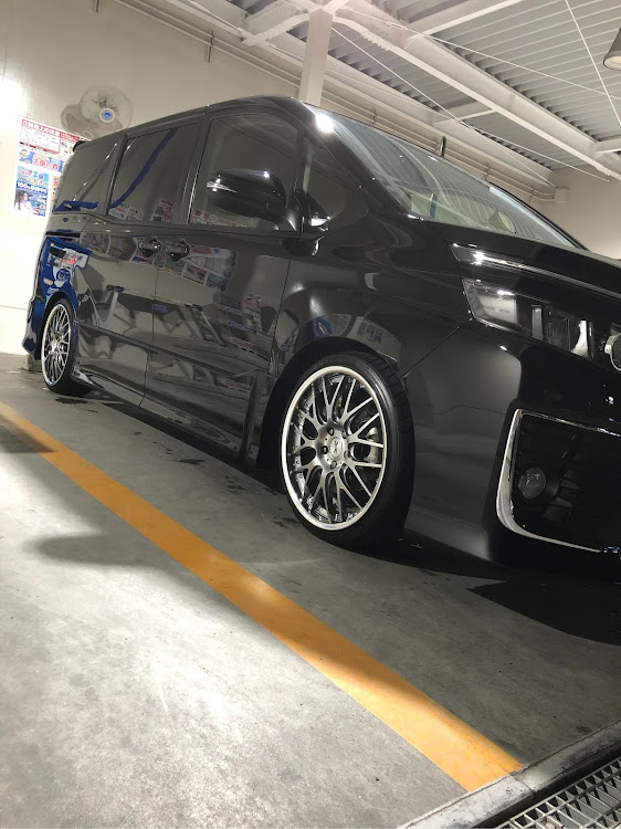 ヴォクシーのドライブ・エムズガレージ・洗車・愛車撮影・ホリデースタイルに関するカスタム事例の投稿画像1枚目