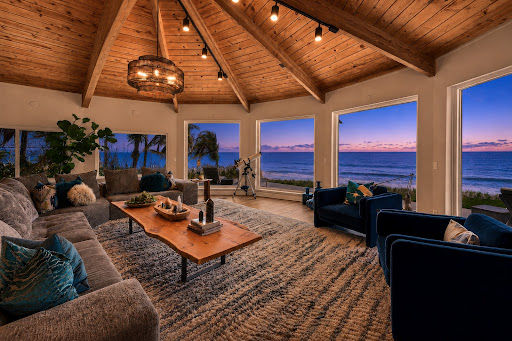 House purchase in Vero Beach (United States) - Living room with ocean view at sunset