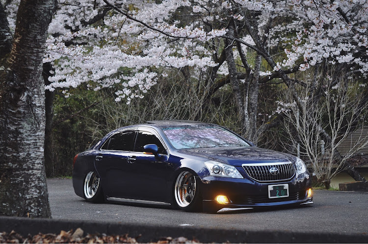 クラウンマジェスタのMEISTER S1・カズサス・エアサス・桜・キャンバーに関するカスタム事例の投稿画像2枚目