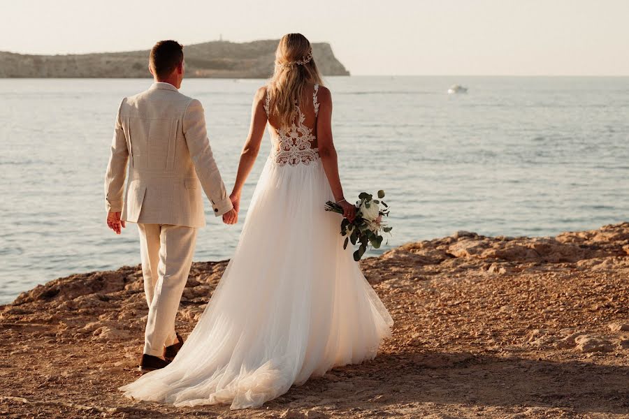 Fotografo di matrimoni Belén De Santiago (belendesantiago). Foto del 5 aprile 2023