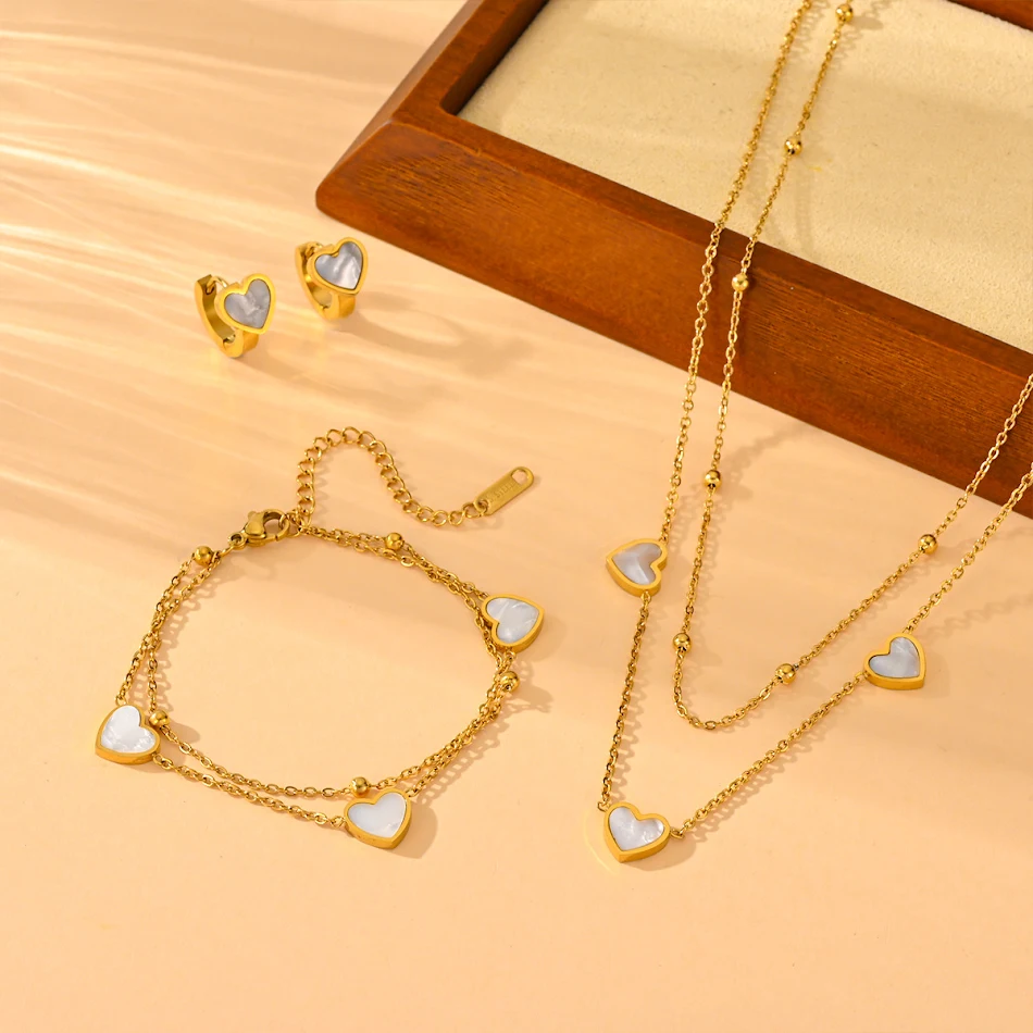 Ornement Femme Rétro Européen/Américain Acier Inoxydable Or 18K Simple Mode Bijou Élégant Style Classique au Quotidien