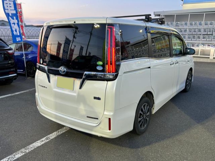 エスクァイアのエスクァイア・エスクァイアハイブリッド・納車が待ち遠しい・カスタムしたい・シーケンシャルウインカーに関するカスタム事例の投稿画像3枚目