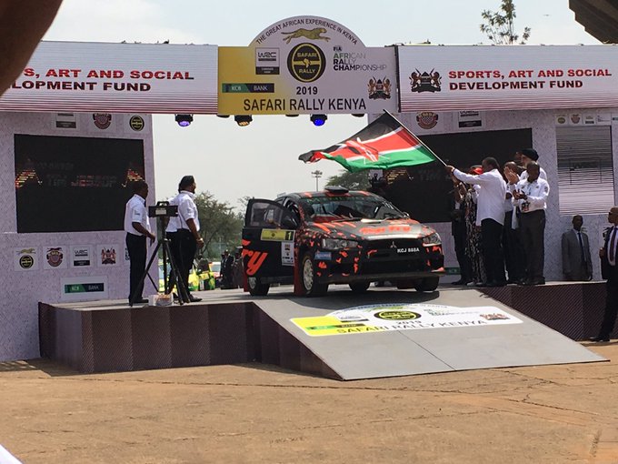 President Uhuru Kenyatta fags off Car 1 driven by Carl Tundo at the KICC on Friday, July 5, 2019.