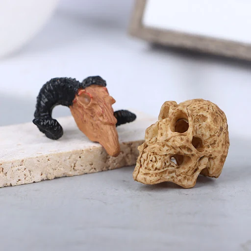 1Pc Creative Skull Skull Aquarium Decoration Fish Shrimps Shelter House Scorpion House Fish Tank Crafts Decor Landscapin