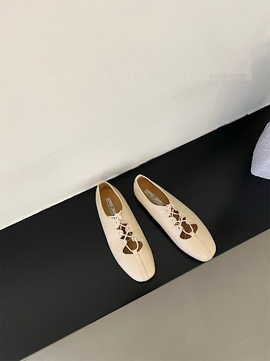 Title 4, Womens Flat French Retro Pumps with a soft bot...