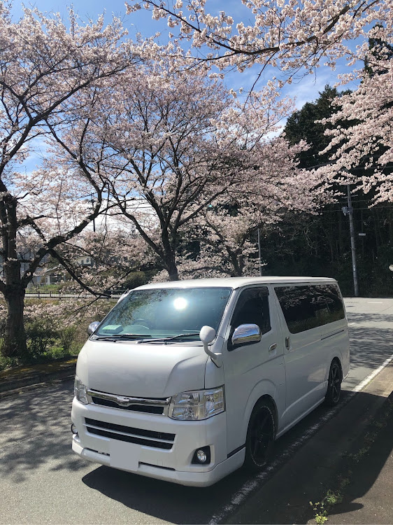ハイエースバンの桜とハイエースに関するカスタム事例の投稿画像1枚目