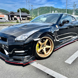 NISSAN GT-R R35