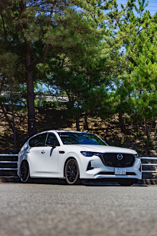 CX-60のCX-60・マツダ・ローダウンSUV・純ベタ・ミラーレス一眼に関するカスタム事例の投稿画像1枚目