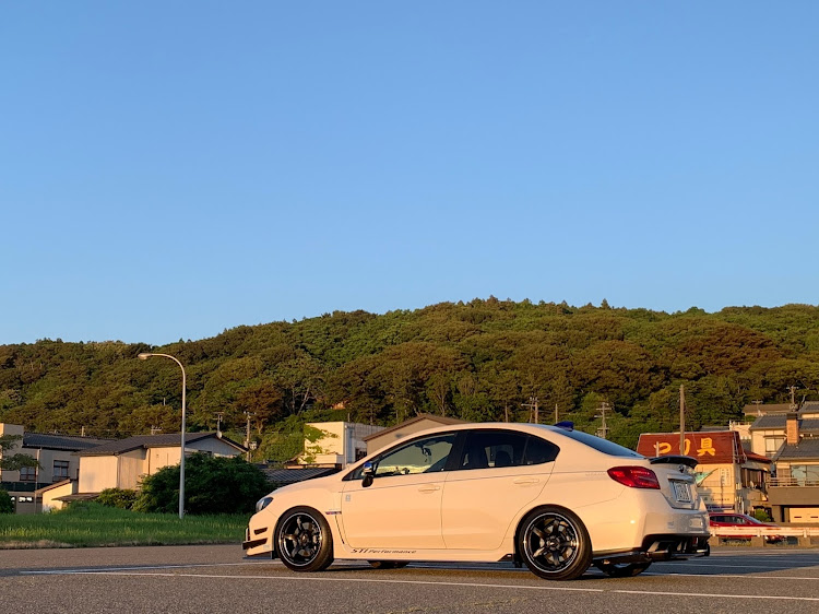 WRX STIのいつもイイネ&コメントありがとうございます🙇‍♂️・夕焼けコラボ・梅雨入りしたけど・雨少なめに関するカスタム事例の投稿画像10枚目