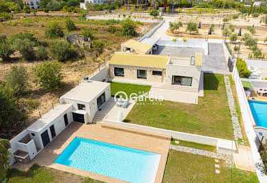 Villa with pool and terrace 9