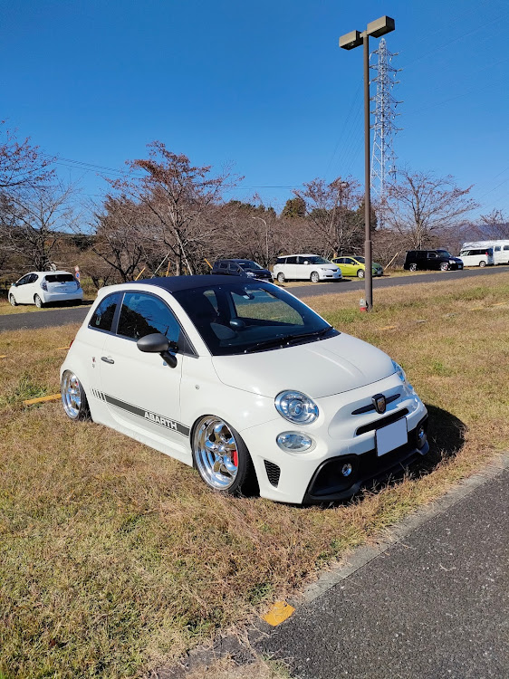 595の11月もよろしくお願いします・洗車・ホイール交換・車高調整に関するカスタム事例の投稿画像1枚目