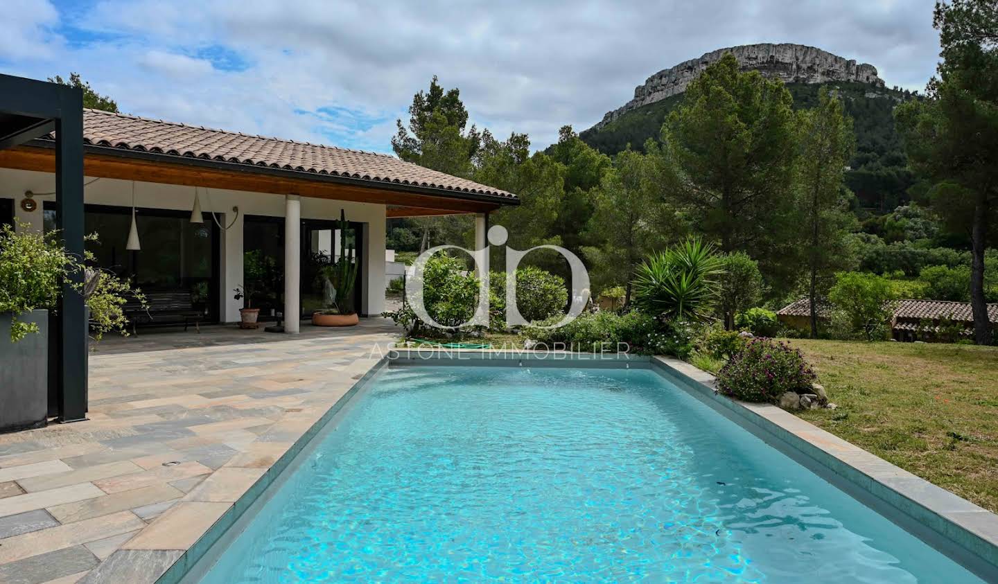 Villa with pool and terrace Cassis