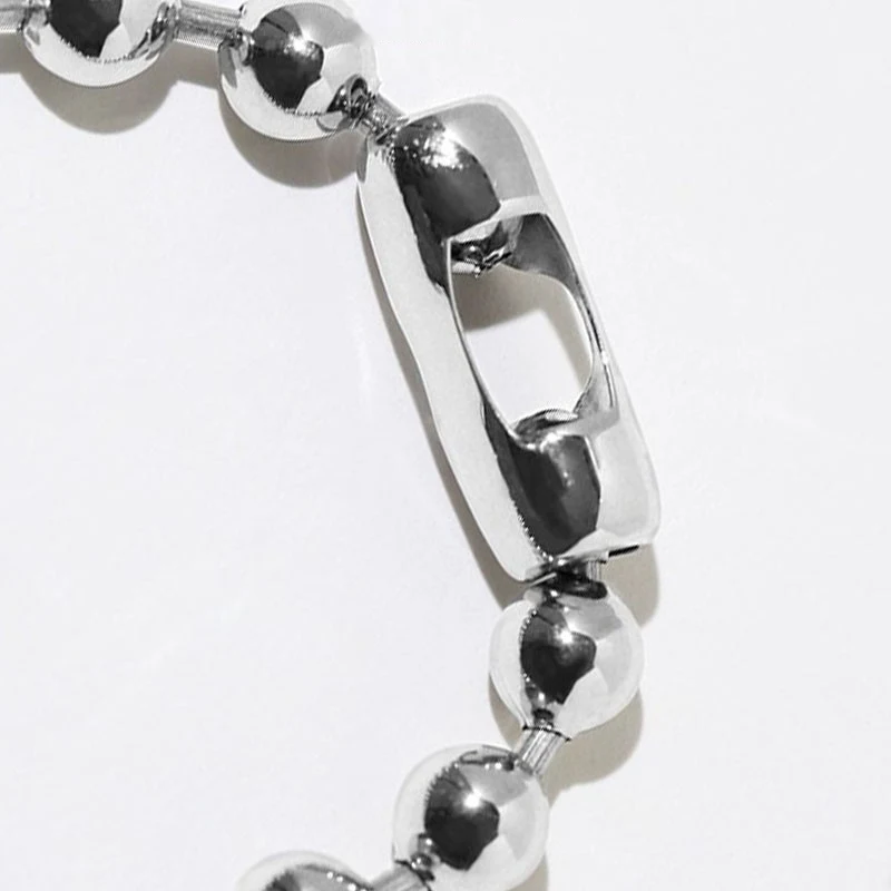 Metalen kralenketting, eenvoudig en trendy ontwerp. Een geavanceerd, basis sieraad voor dagelijks gebruik, perfect voor elke outfit.