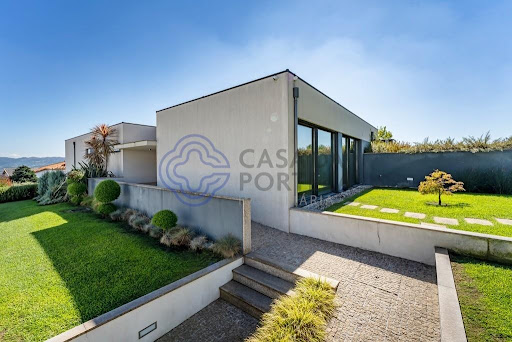 Maison avec piscine et terrasse 4