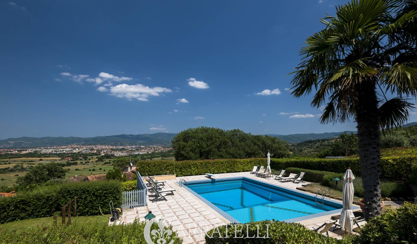 Villa with pool and garden Arezzo