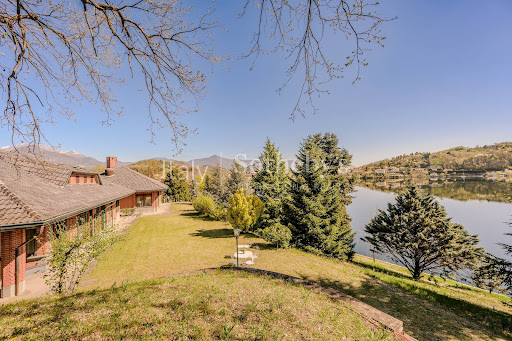 House with garden and lake - Prestige villa for sale in Avigliana, 22 rooms, 9 bedrooms