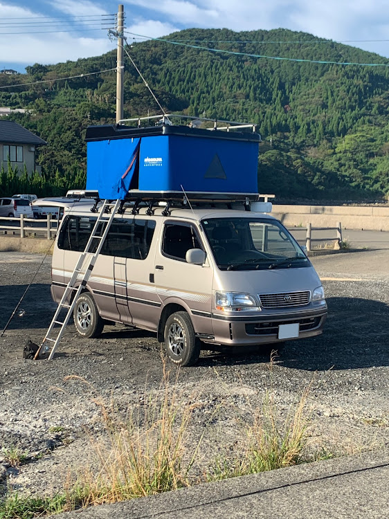 ハイエースワゴンのルーフテント・ハイエース100系・4WD・トヨタ・車中泊に関するカスタム事例の投稿画像1枚目