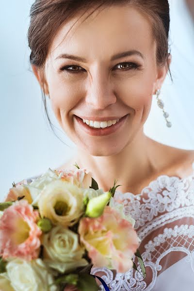 Fotógrafo de casamento Aleksandra Tikhova (aleksti). Foto de 15 de novembro 2015