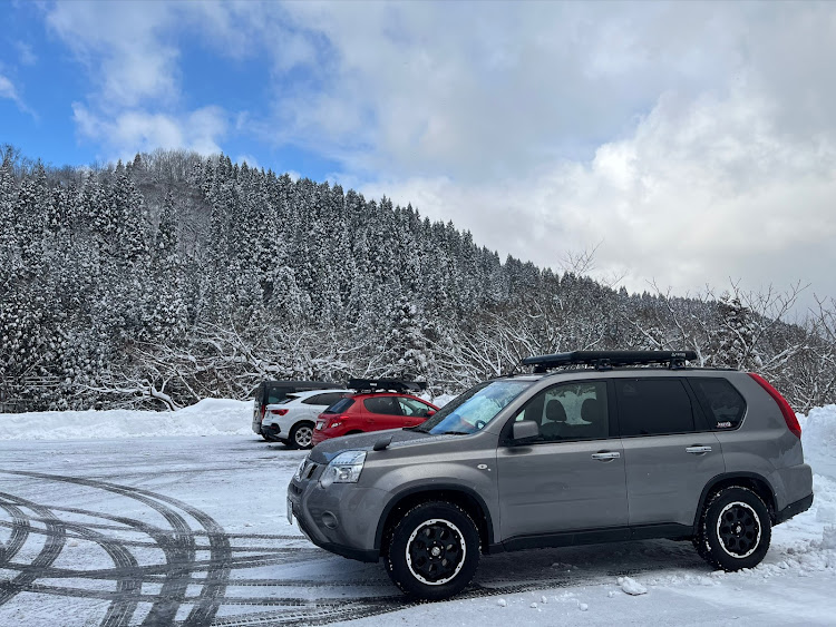 エクストレイルの雪山・登山・スキー場・キリ番ゲット・雪とコラボに関するカスタム事例の投稿画像1枚目