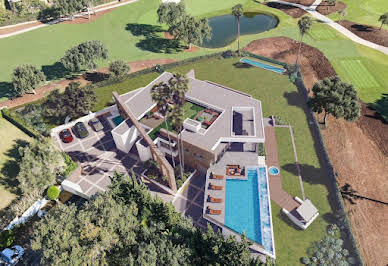 Villa with pool 2