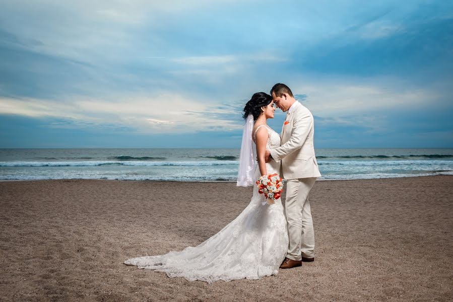 Fotografo di matrimoni Paola Gutiérrez (alexypao). Foto del 25 gennaio 2018