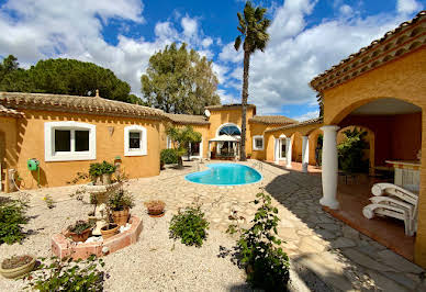 Villa with pool 1