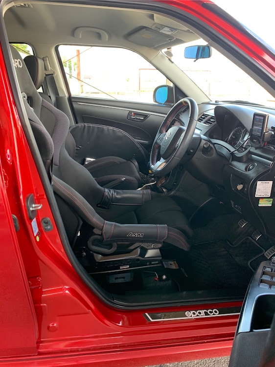 スイフトスポーツのレカロ RS-G・ASMリミテッド・サイドプロテクターに関するカスタム事例の投稿画像3枚目