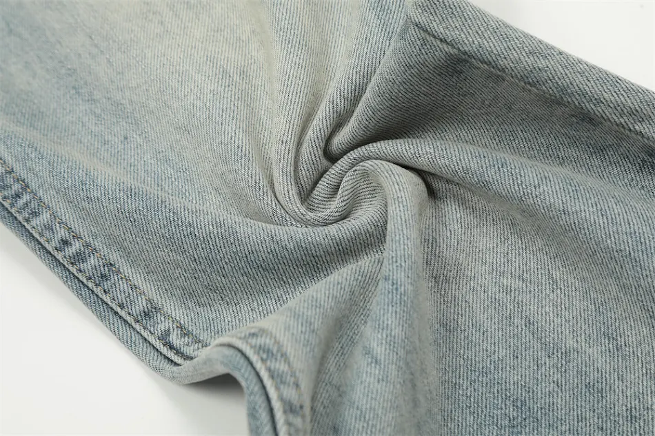 Jeans rectos desgastados de color puro lavados para mujer, estilo casual y moderno, cómodos y versátiles para cualquier ocasión.