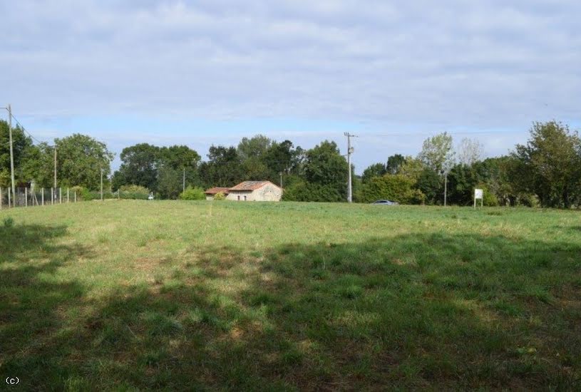  Vente Terrain à bâtir - 4 020m² à Ruffec (16700) 