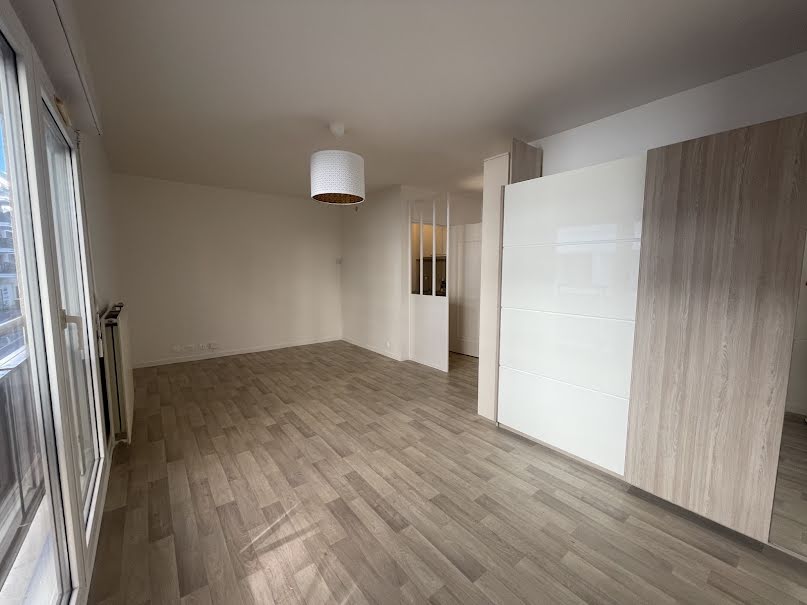 Location  appartement 1 pièce 29.1 m² à Le Plessis-Trévise (94420), 750 €